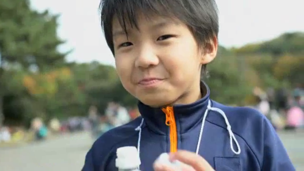 ハウス食品 ハウスウォーキング のcmに出演している男の子の名 Yahoo 知恵袋