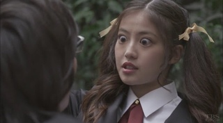 今田美桜ちゃんって バセドウ病なんですかね このシーンの目 普通じゃなく Yahoo 知恵袋