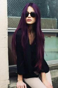 髪の毛を赤紫にしようと思ってます 写真のような色です この場合 色持 Yahoo 知恵袋