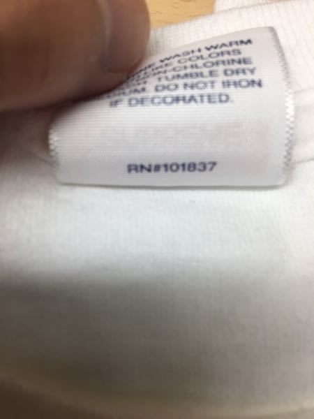 supremeのこのタグの裏にRN101837って書いてあるのはふぇいくな