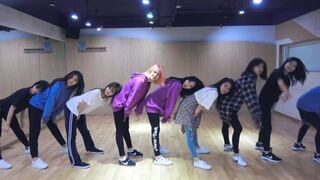 Twiceのwhatisloveのダンスビデオでナヨンが着ている Yahoo 知恵袋