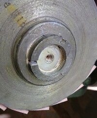 自作で洗濯機のモーターとプーリを使ってある物を作っているのですが モー Yahoo 知恵袋