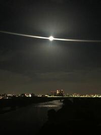 月の写真について 満月の日に月をスマホで撮影したのですが 何度も光が Yahoo 知恵袋