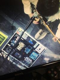 画像は米津玄師さんのライブ映像のときのエフェクターボードなのですが Blu Yahoo 知恵袋