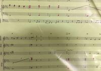 吹奏楽の楽譜の記号について音符の左横にあるスラーのような弧の形をした Yahoo 知恵袋