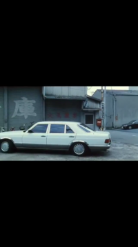 この車の車種を教えてください 1996年公開の映画に出てきた車ですヤクザ役 Yahoo 知恵袋