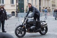 ミッションインポッシブル2でトムクルーズがバイクを操縦して凄かった Yahoo 知恵袋