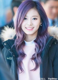 Nba Twiceファンの方に質問です ツウィという方のコートにgold Yahoo 知恵袋