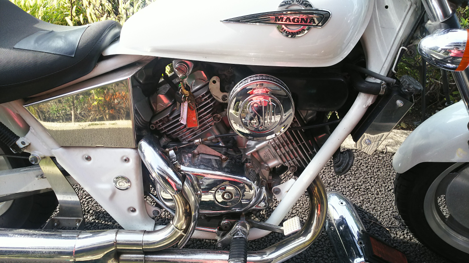 マグナ250にのっています。先日SUエアクリーナーキット（ガレージt&f