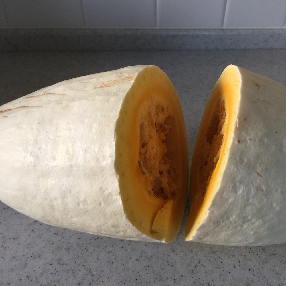 いただいたのですが、、、ひょうたん型のかぼちゃ。初めて調理します 