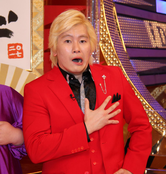 Hey 鏡を打っていたら突然 鏡慶志郎と思わしき実写のこの人がカ Yahoo 知恵袋