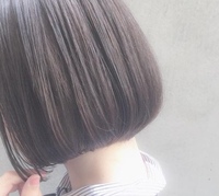 画像のようなボブは 毛先等梳いてあるのでしょうか 段は入れてませんよね Yahoo 知恵袋