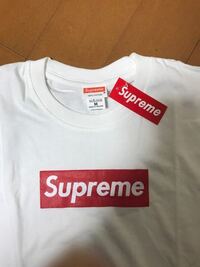 このsupremeのtシャツって偽物ですよね ですね Yahoo 知恵袋