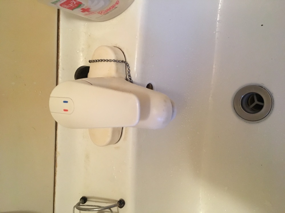 年くらい前に設置したトステムの洗面化粧台の蛇口から水漏れしています パ Yahoo 知恵袋