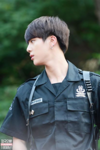 この髪型はツーブロックですか すそ刈り上げの可能性もあると Yahoo 知恵袋