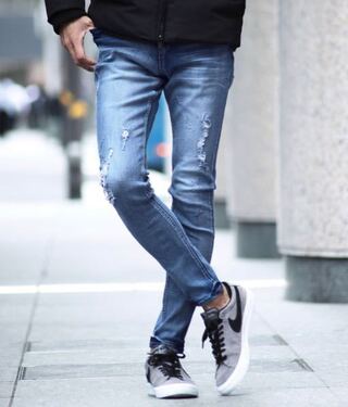 このダメージジーンズに革靴を合わせるとしたら 黒か茶色どちらが見 Yahoo 知恵袋