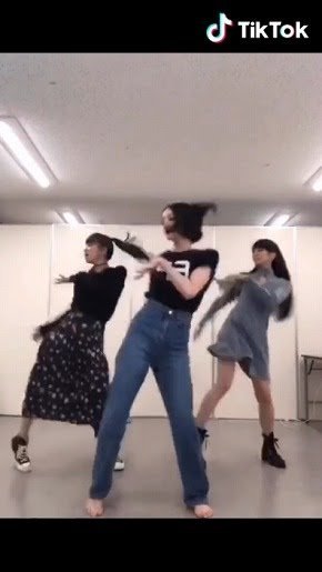 Perfumeののっちさんがtiktok動画内で着用しているジーンズのブラ Yahoo 知恵袋