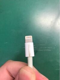 Iphoneの充電器についてです Iphoneの充電器の上 Yahoo 知恵袋