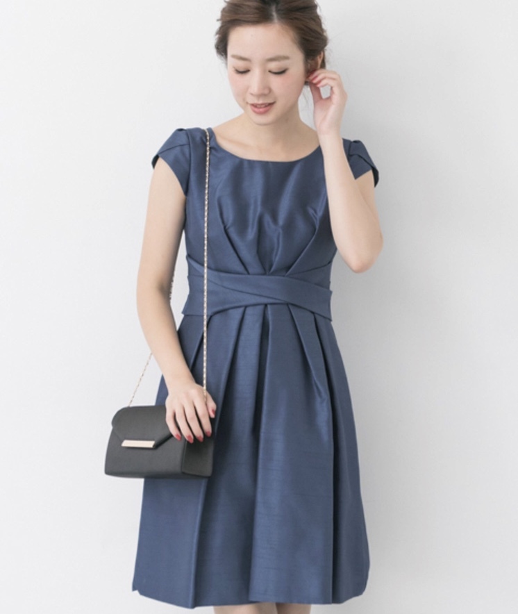 結婚式用に買った白いボレロの使い道。友達の結婚式に行くのに白 