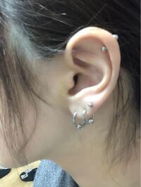 トラガスについて 高校生のとき一度トラガスに挑戦しました 年齢制限の Yahoo 知恵袋