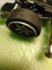 ミニ四駆のタイヤセッティングについて質問です 前輪と後輪につけるタイヤ Yahoo 知恵袋