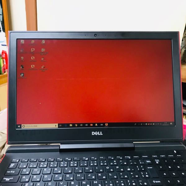 デスクトップの背景が急に真っ赤になってしまいました。 - Win 