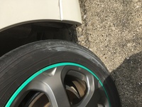 黒い車で駐車場のガードレールに擦ってしまい車に白い擦り傷が付いてし Yahoo 知恵袋