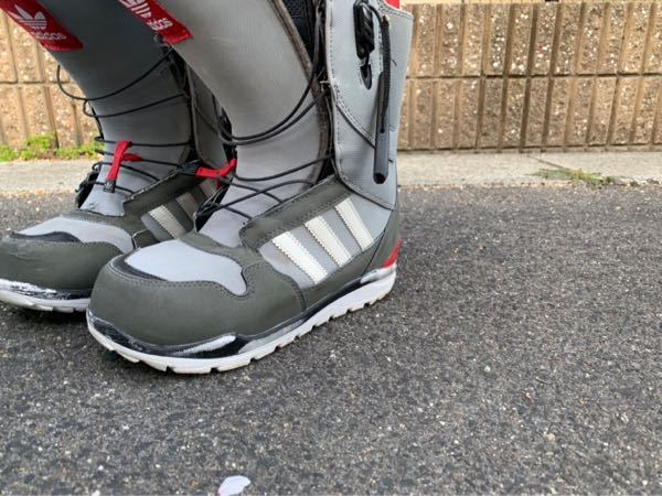 スノーボードブーツについて。 - 合宿で雪の残った道を歩きます。山