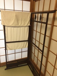 日本旅館で和室に付いている椅子など置いてある板敷の場所の名前はなんと言いますか Yahoo 知恵袋