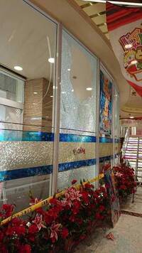 牙狼ハンマーおじさん 斧 ハンマー2号 おじさん 次は ガラス割れ Yahoo 知恵袋