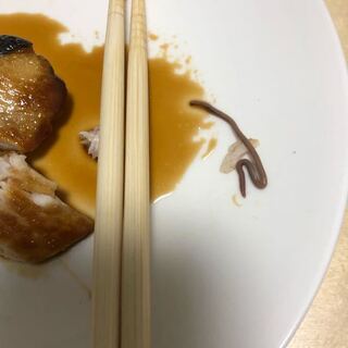 ブリの照り焼きの中にいたんですけど これは虫ですか ブリ糸 Yahoo 知恵袋