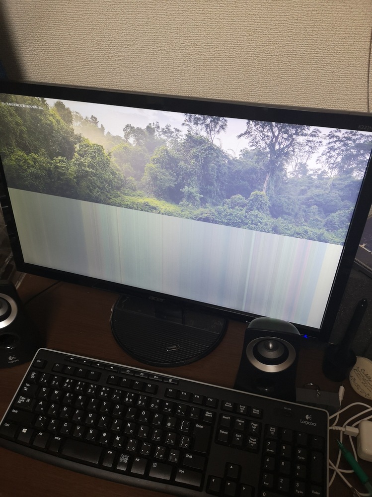 モニタの下半分が表示されません。上半分で通常の操作は出来るのです