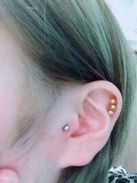 さっきトラガスを開けたのですがこの位置は排除されてしまいます Yahoo 知恵袋