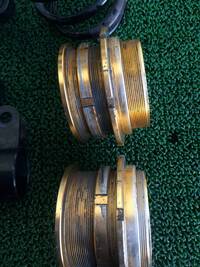 画像は車高調のリアの車高調整アジャスターで バネの上に付けるタイ Yahoo 知恵袋