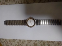 セイコーラサールと言う腕時計です。父の形見で大事に今も使ってますが、これって、当時幾らしたのでしょうか？生前の父がよく、高い買い物をした一生物だ。と言ってました。よろしくお願いいた します。