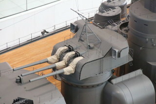 戦艦大和の副砲は高角砲がわりに使えますか 高角砲のように対空戦闘 Yahoo 知恵袋