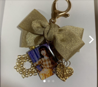 メルカリでこの人 安室奈美恵のハンドメイドキーホルダーを出しまくっています Yahoo 知恵袋