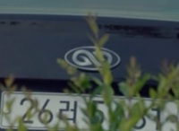 現代韓国ドラマのシーンです エンブレムから自動車メーカーを教えて Yahoo 知恵袋