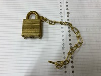 南京錠について おもちゃのような でも金属の 南京錠があるのですがそれ Yahoo 知恵袋