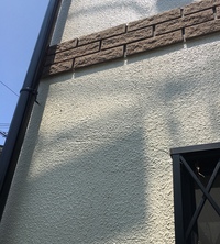 外壁塗装が終わり足場も撤去したのですが改めて完成を見てみると素人から見ても壁の浮 教えて 住まいの先生 Yahoo 不動産