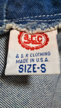 このｒマークのロゴブランドはどこのものでしょうか この画 Yahoo 知恵袋