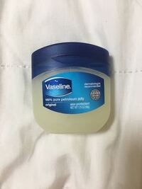 唇が荒れてるのでワセリンを塗ってるんですがワセリンはどれだけ塗っても大丈夫 Yahoo 知恵袋
