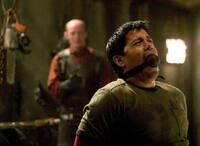 映画 ホステルのネタバレ注意 前作ホステルの主人公だった男性はホステ Yahoo 知恵袋