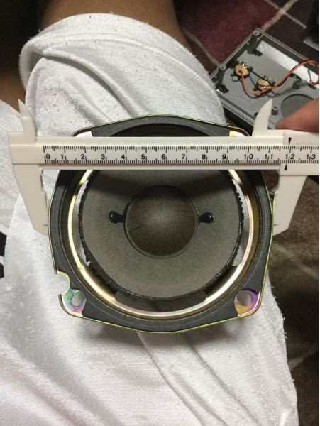 二つ質問があります。 - まず、スピーカーのサイズの測り方につい 