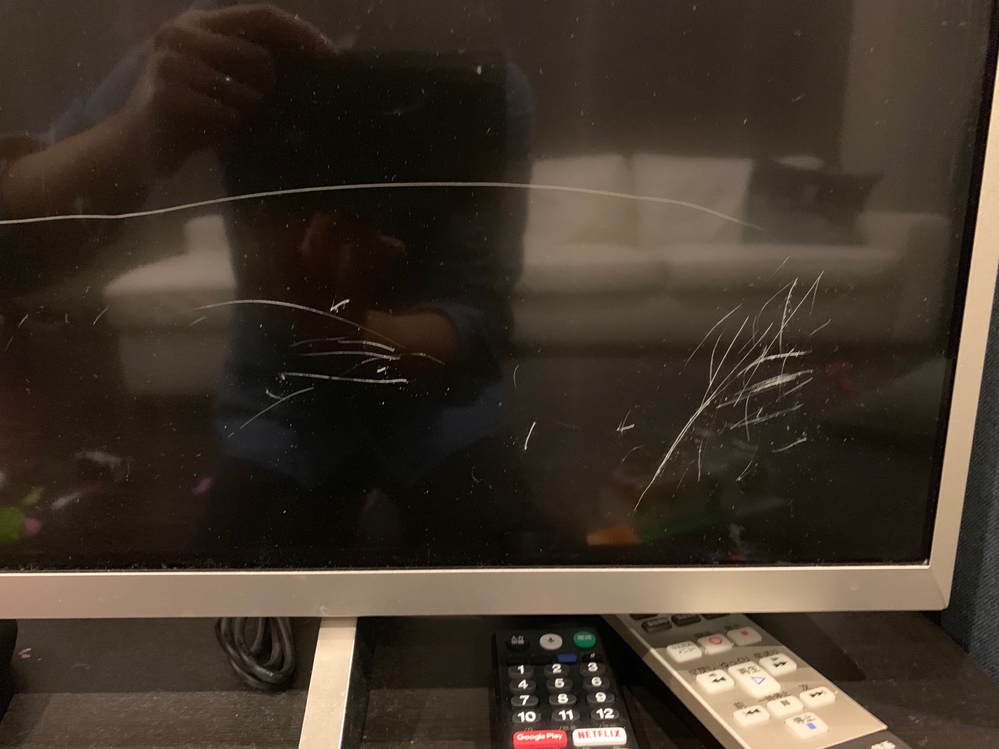 テレビの画面に傷がつきました。子供がオモチャでやってしまったよう