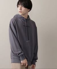 Grlでチャコール色のパーカーを買ったんですが 下は何合わせたらかわい Yahoo 知恵袋