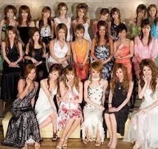 選挙カーに乗って手を振り 候補者名前を連呼するウグイス嬢は普段な 教えて しごとの先生 Yahoo しごとカタログ