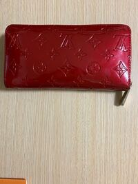 友達からルイヴィトンのヴェルニの長財布を貰ったのですが