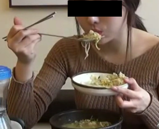 韓国人の食事風景なんですが 箸とスプーンの同時使いって普通なんで Yahoo 知恵袋