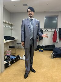 歌謡曲のお話 純烈の小田井涼平さんは なぜヒゲを生やしているので Yahoo 知恵袋